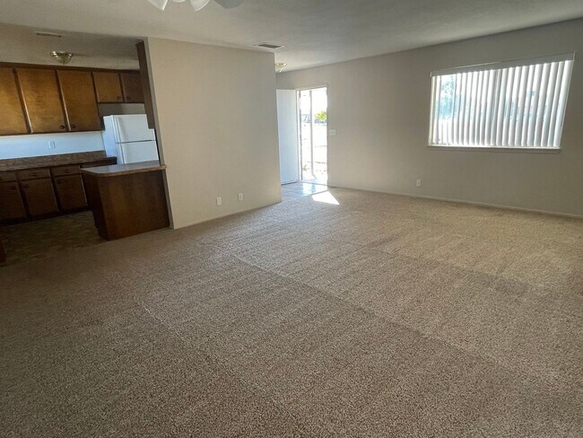 Building Photo - Apple Valley-Cute Starter Home- 2 Bedrooms, 2 Bathrooms, All Appliances Included, Fully Fenced