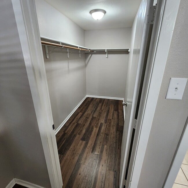 Building Photo - Deer Park Apartments - 1407