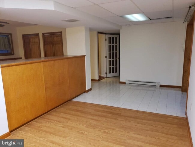 Building Photo - 724 Hillcrest Dr