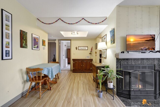 Building Photo - South Anchorage 2 bed/2 bath Condo with Garage and In Unit Laundry