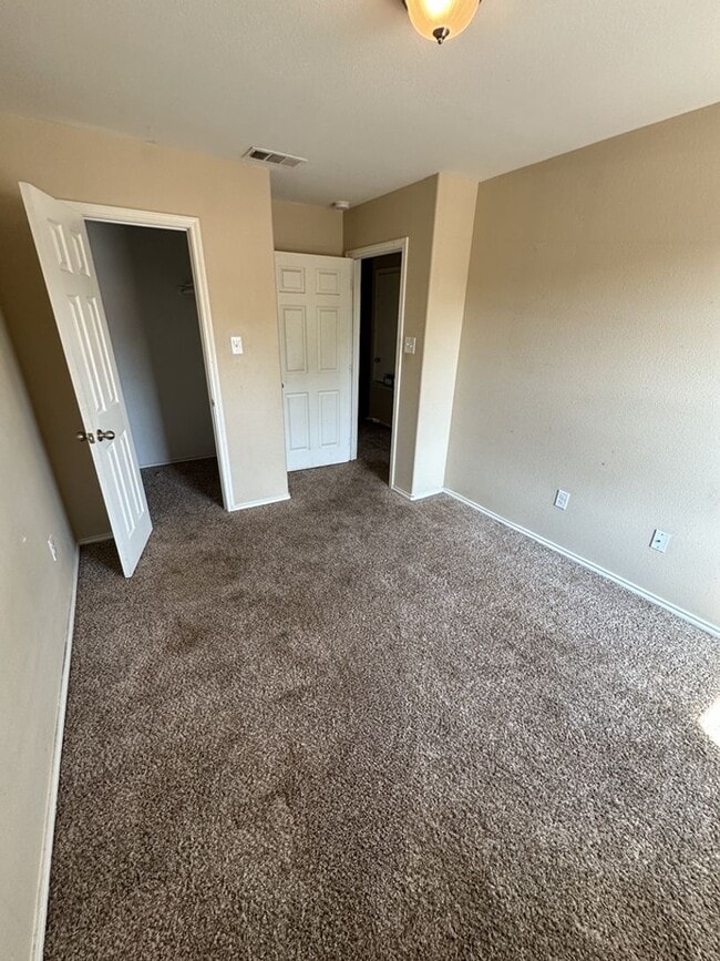 Building Photo - AVAILABLE NOW!