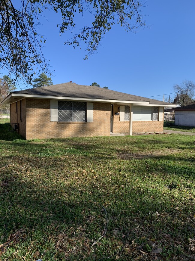 Building Photo - 5411 Sycamore Street