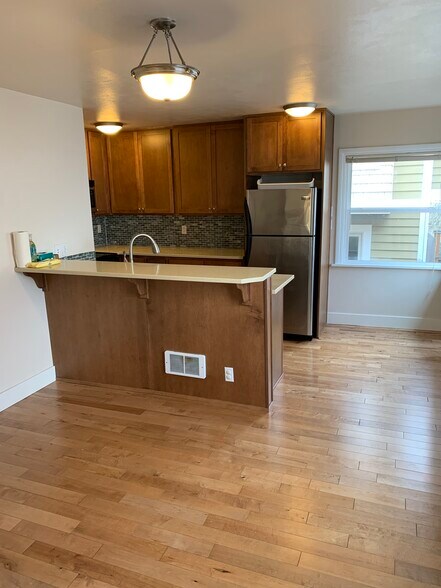 Dining room area - 5211 Fauntleroy Way SW