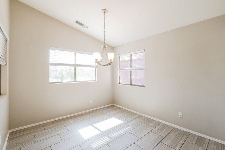 Building Photo - 2525 S 109th Dr