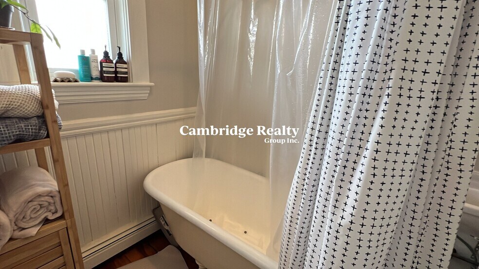 Building Photo - 96 Columbia St