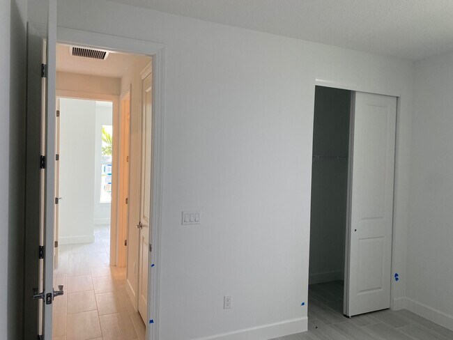 Building Photo - 8423 Beagle Ter