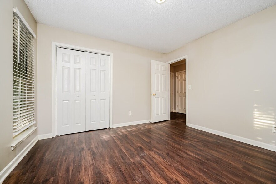 Building Photo - 5008 Kens Ct