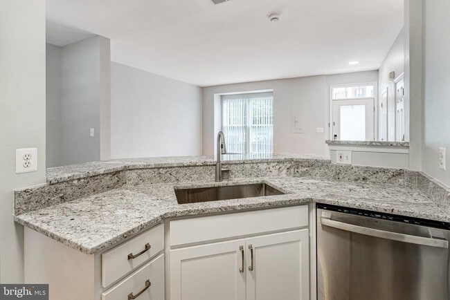 Building Photo - 8315 Sanderling Way