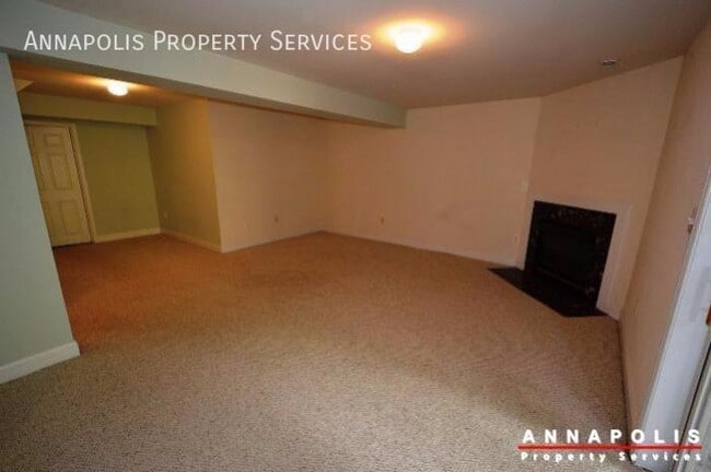 Building Photo - 828 Stonehurst Ct