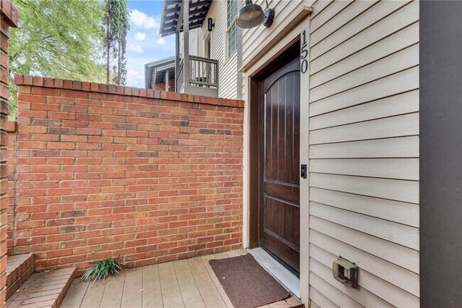 Building Photo - 3371 Dogwood Dr