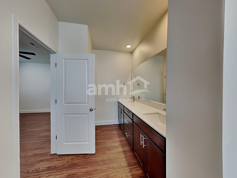 Building Photo - 3371 S 2580 W