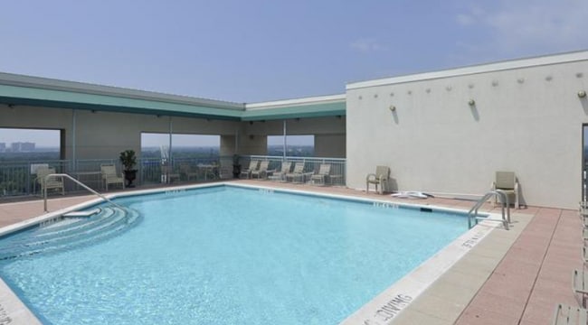 Rooftop pool - 851 N Glebe Rd