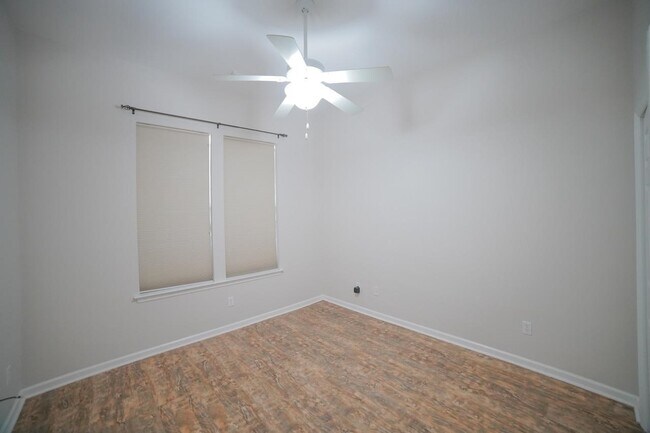 Building Photo - 5569 Hampton Hill Cir