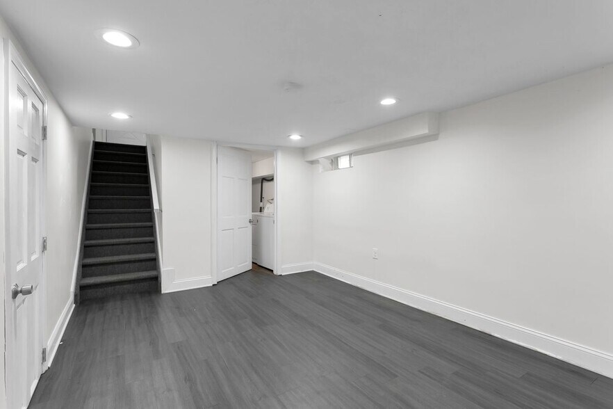 Building Photo - 203 Orchard St