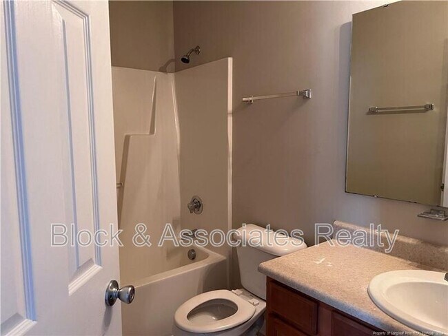 Building Photo - 1465 Avoncroft Dr