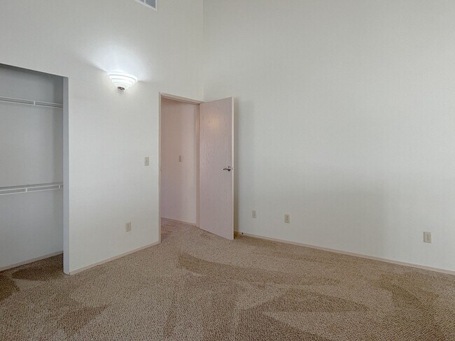 Building Photo - Natural Light Filled 2bd/2bth Loft Condo in Crown Hill, $2,550/mo.