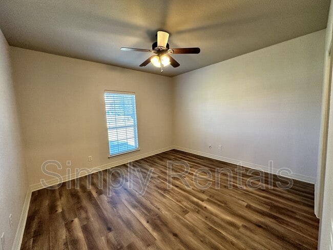 Building Photo - Baylor 501 - 1