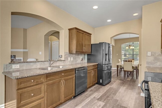 Building Photo - 3418 Castleton Dr