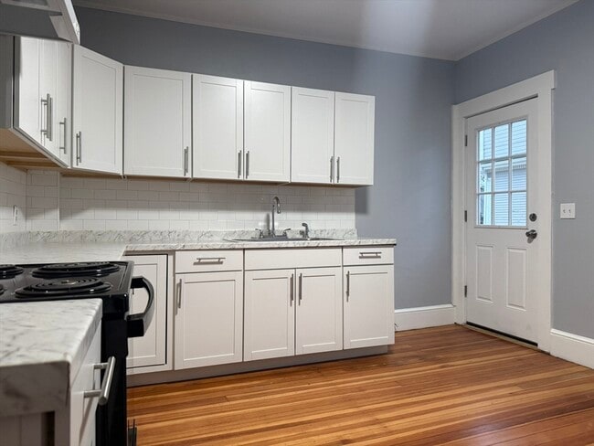 Building Photo - 5 Lothrop St