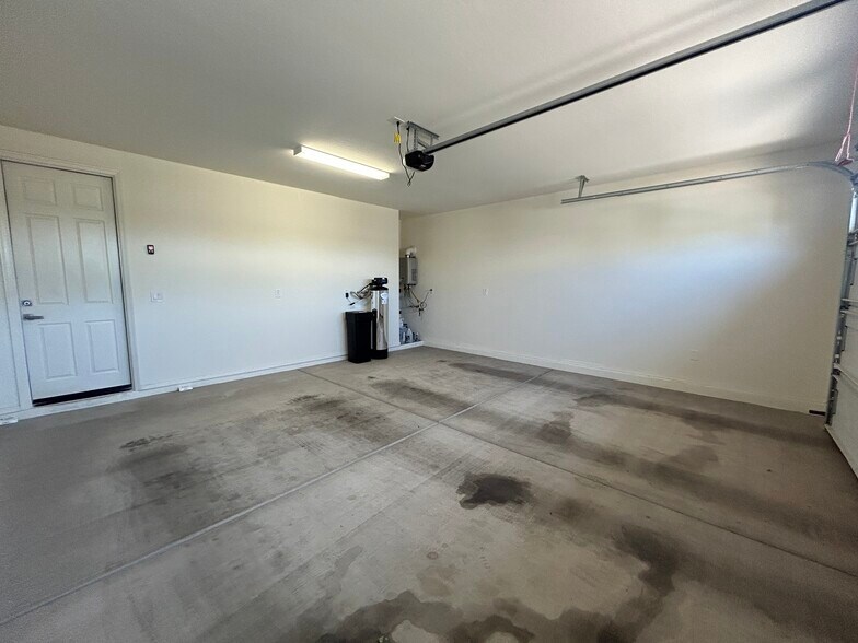 Building Photo - 22461 E Mewes Rd