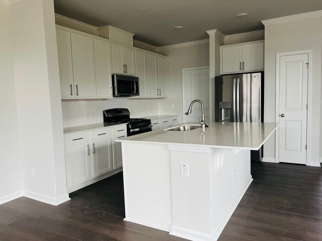 Building Photo - Modern New Townhome | 3 Bed/2.5 Bath | End...