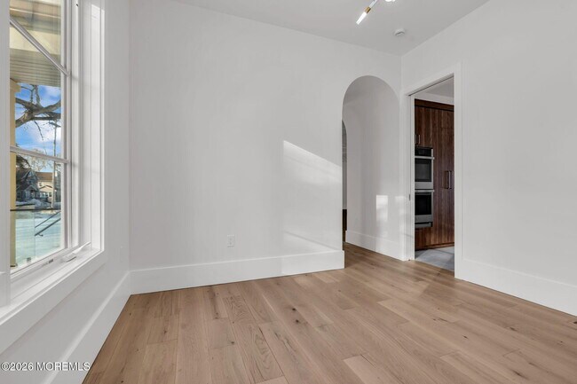 Building Photo - 497 Norwood Ave