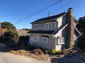 Building Photo - Historic 2-bedroom, 1.5 bath home in the h...