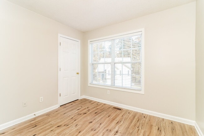 Building Photo - 106 Providence Way