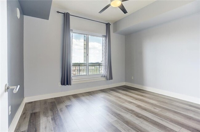 Building Photo - 603 Davis St