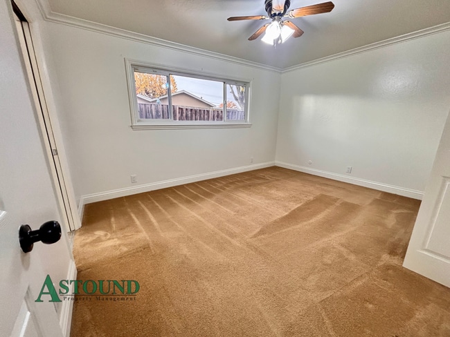 Building Photo - 2361 Panoramic Dr