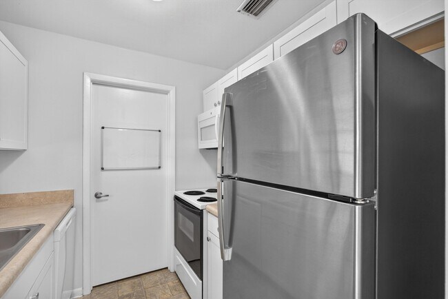 Building Photo - 328 Palos Ct