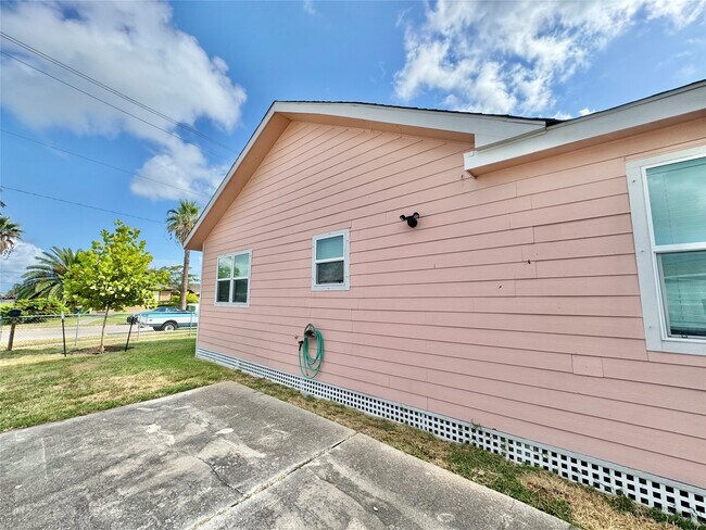 Building Photo - 5127 Avenue L