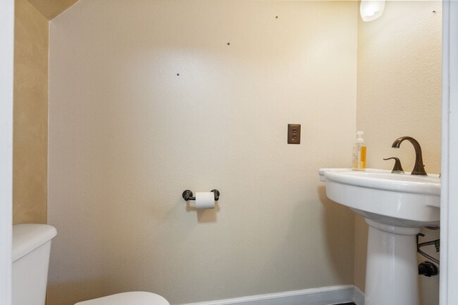 Building Photo - Beautiful Home in Winchester Hills