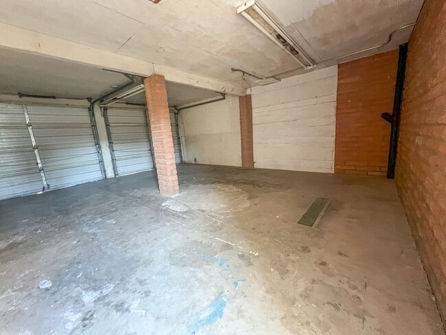 Building Photo - 385 S 4th St