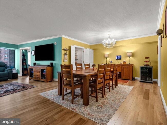 Building Photo - 1300 Crystal Dr