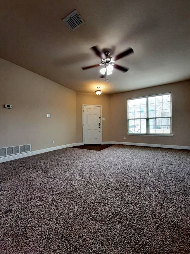 Building Photo - Beautiful 4 Bedroom, 2 Bath in sought after Arlington Neighborhood!