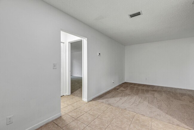 Building Photo - Charming One-Bedroom, One-Bath Retreat in Winter Haven with Modern Amenities