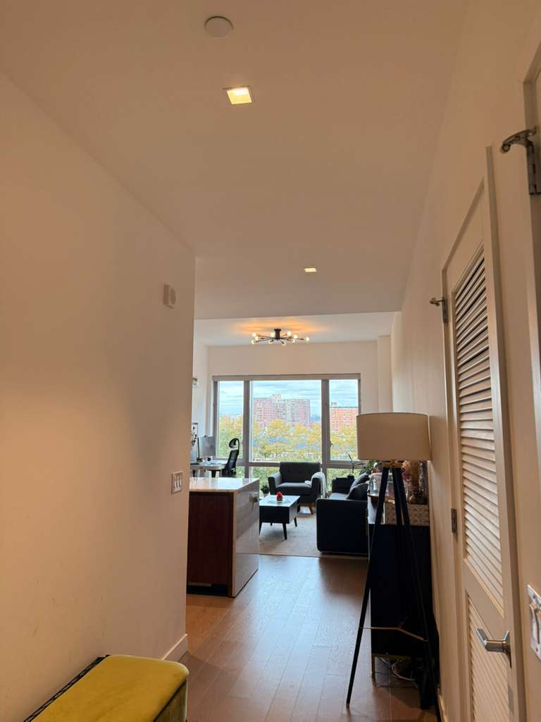 Building Photo - 75 Park Ln S