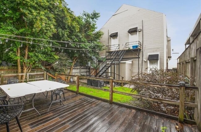 Building Photo - 806 Valmont St