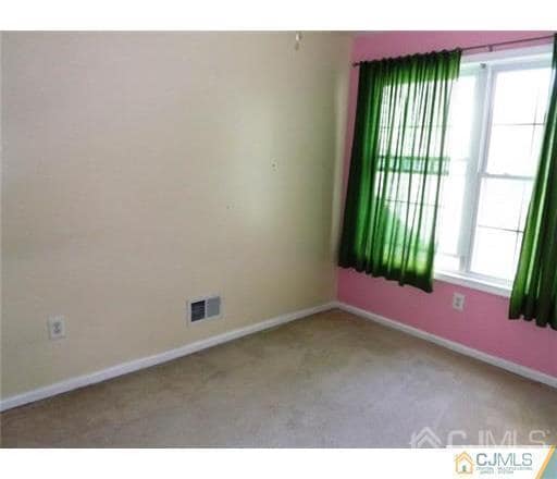 Building Photo - 18 Lakeview Dr