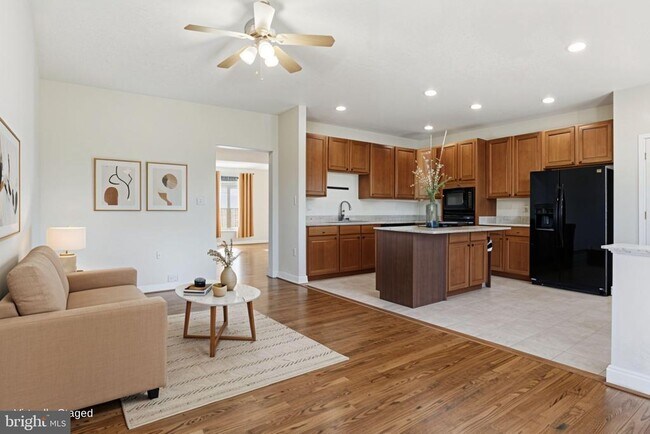 Building Photo - 915 Buttonwood Terrace NE