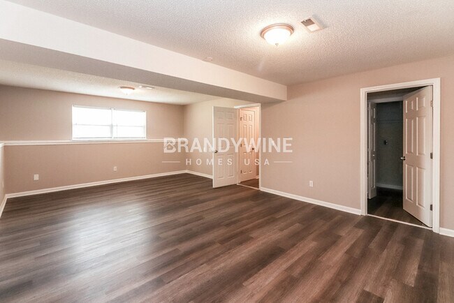 Building Photo - 1205 Deena St