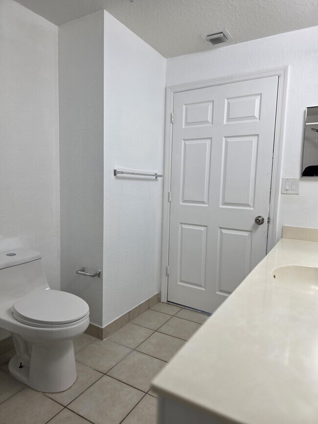 Building Photo - 2805 Veronia Dr