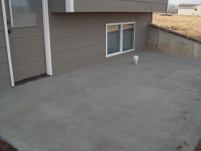 Building Photo - 5350 N Cypress Dr