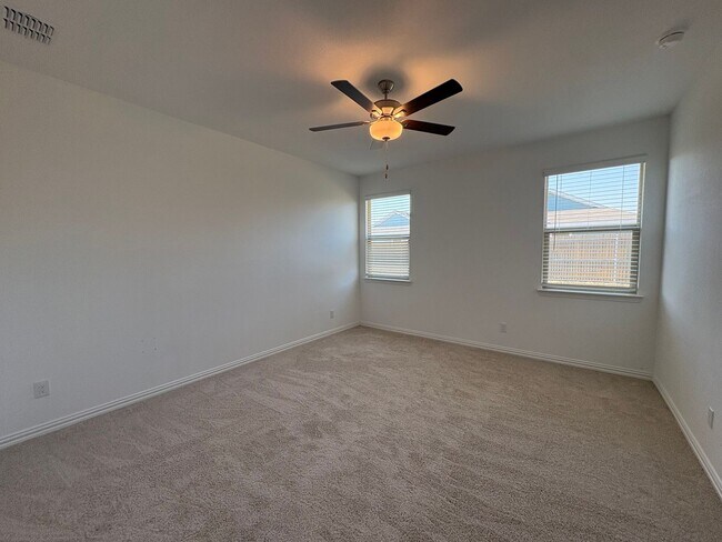 Building Photo - Cute Newer 3-2-2 Princeton!