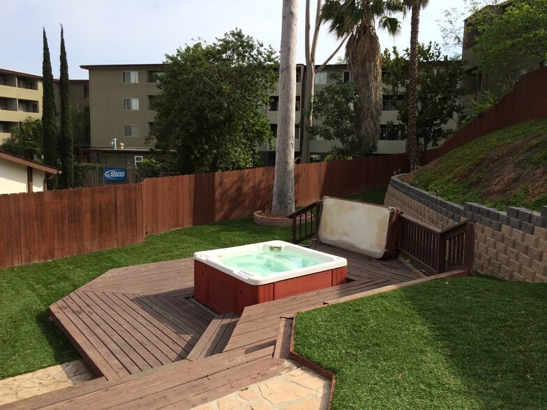 Building Photo - 5060 Leo St