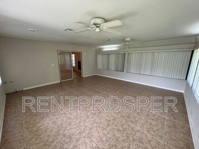 Building Photo - 360 Vincent Dr
