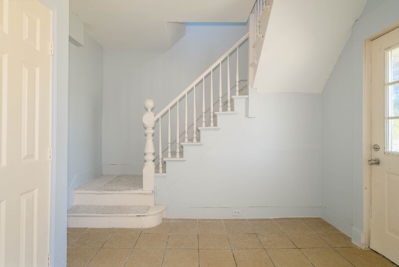 Building Photo - 42 E Cayuga St