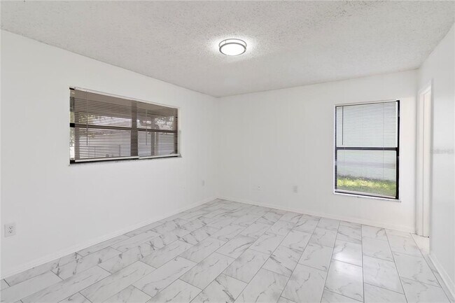 Building Photo - 406 Long Dr