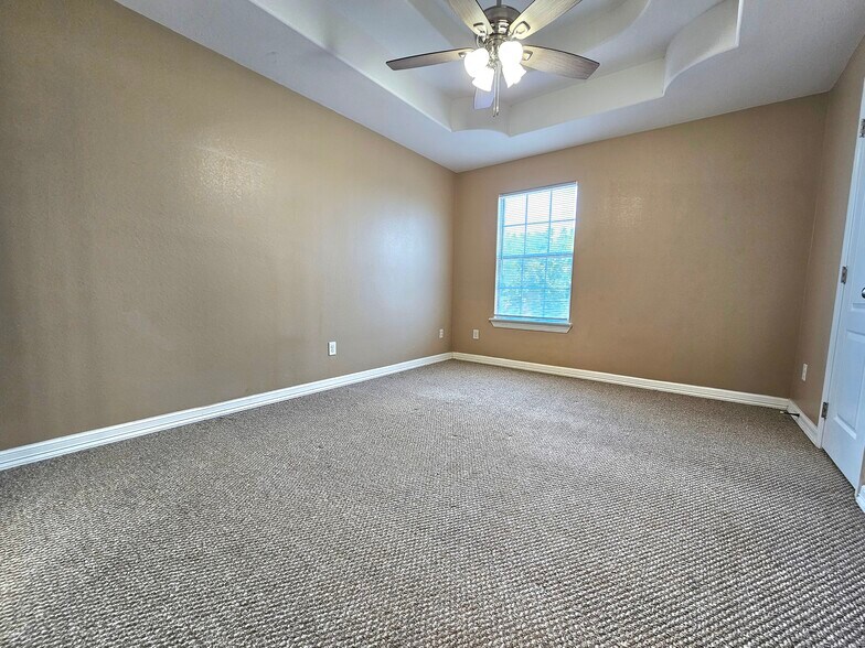 Building Photo - 3013 Treasure Haven Dr